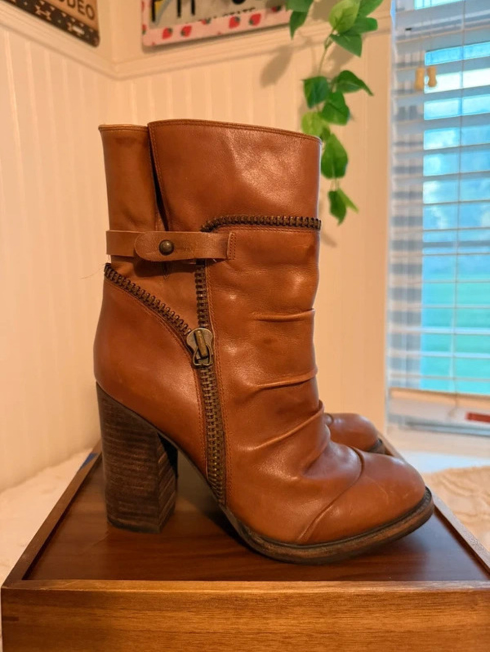 BCBG Generation Brown Leather Moto Zipper Heeled Boots Size 7.5